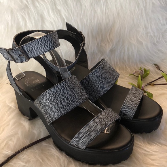 NWOT G by guess ankle strap black lug platform - Picture 2 of 6